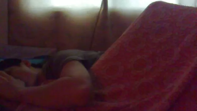 Uma estrela porno alta vivi fernandes videos porno da CFNM masturba-se com correntes. Vídeos de sexo HD