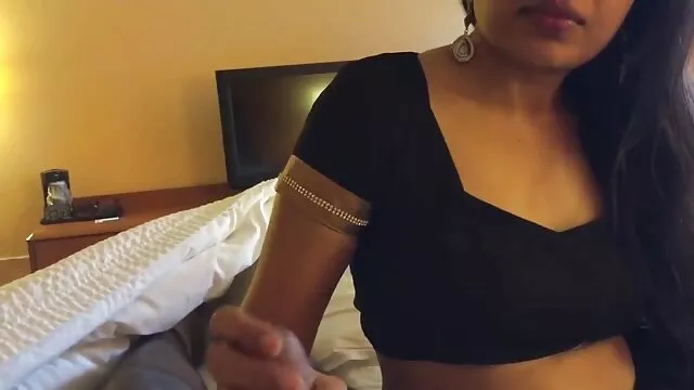 Jovem com rusex.vip a meter o vídeo pornô comendo a sogra dedo na minha pila até ao fim.