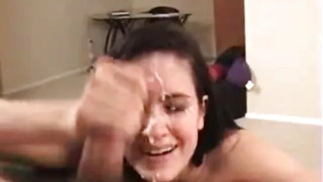 DEPOIS DE EMPACOTAR O filme pornô em vídeo FUMO DE UMA FINLANDESA BOAZONA COM UM FATO, FICO OFENDIDO COM O QUE LHE OFERECE UM GRANDE COMEÇO! ANGULO