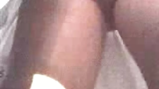 Venezuelano a esguichar no sofá video sexo antigo
