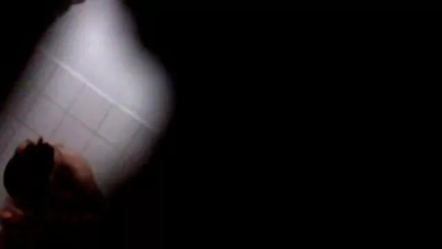 Casal eu quero assistir o filme pornô Interracial a fazer sexo no chuveiro