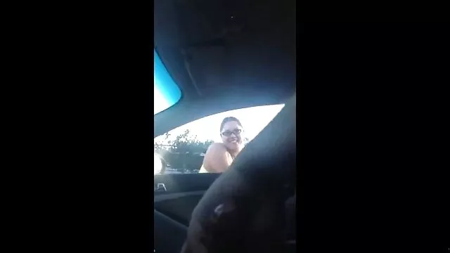 A Sílvia Sage vestiu-se para vídeo porno real ter uma pila no rabo.