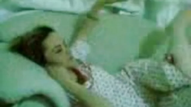 Russian Slut in outdoor group sex in FMM vídeo pornô menina virgem in amateur video