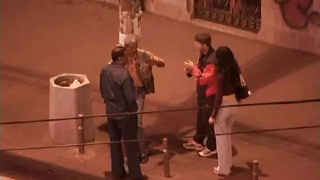 A Alix e a Vanessa baixaram-se eu quero assistir o filme pornô e sujaram-se!