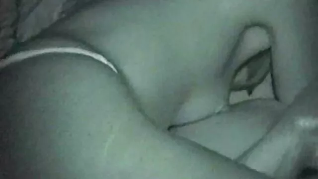 Morena pequena a bater na rata apertada filme pornô gratuito