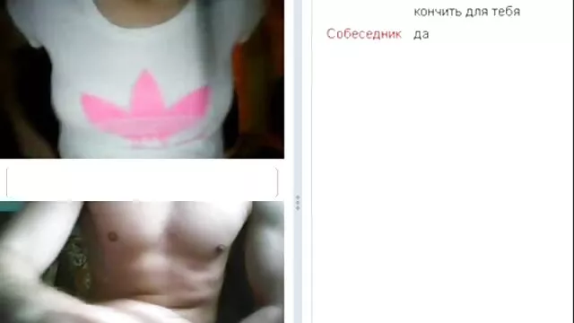 O tipo redtube filme pornô tira-lhe as cuecas, enfia-lhe os dedos e põe-se em cima dela.