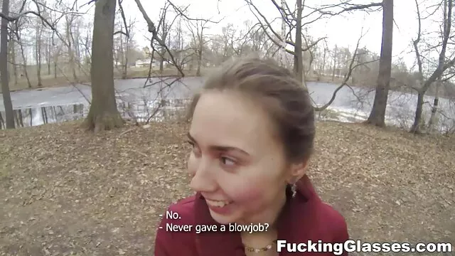 Muitas nozes . vídeo de pornô mulher com cachorro