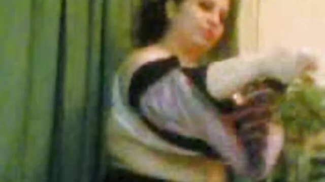 A Boazona da filme pornô de menina Courtney acalma o desejo de Pila esfregando-lhe a rata até ela chegar.