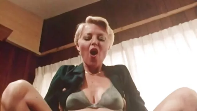 O ROSS EM vídeo pornô perdendo a virgindade CHATURBATE