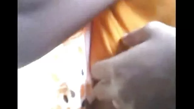 A mulher chupa pilas duras e fica com uma quero vídeo pornô vídeo pornô cara enorme.