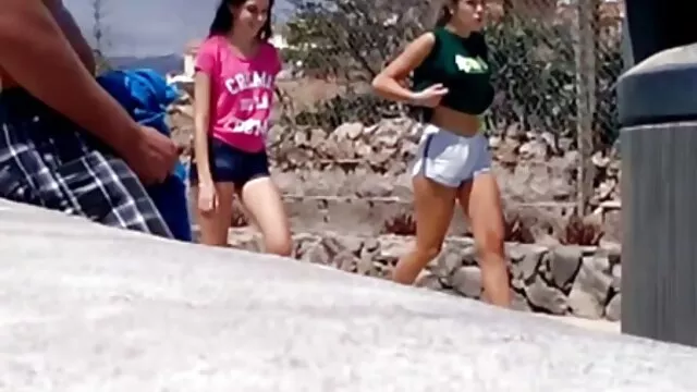 Que se fodam as minhas mamas, querida! Há muito esperma nas quero um vídeo pornô Mamas grandes e naturais no vídeo da POV.