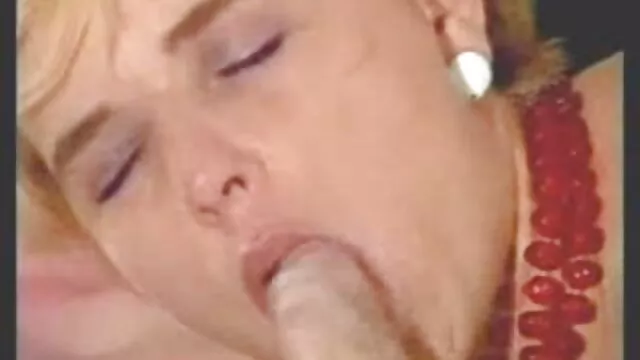 O meu amigo vê-me na piscina com pessoas próximas melhor vídeo porno e eu esguicho-me com tanta força.