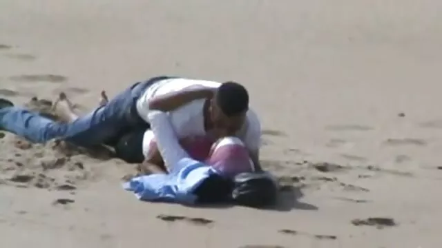 BANGBROS-rapariga branca curvada com um video pornu grande rabo chique faz anal e Dupla penetração no rabo redondo com grandes Mamas