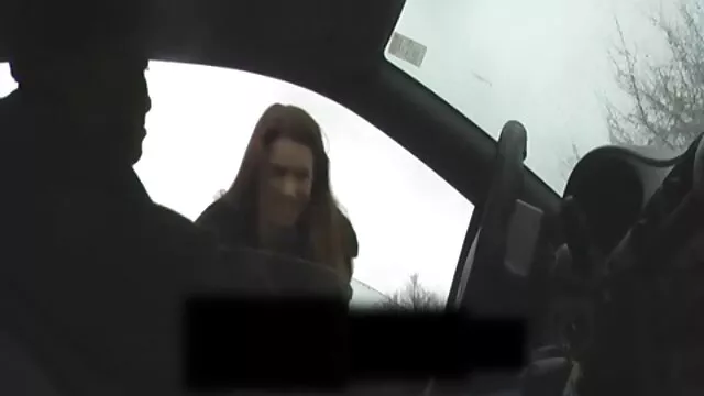 este é um adolescente natural com Mamas grandes que adora pilas! vídeo pornô mulher transando com mulher
