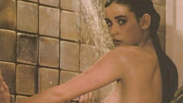 Dinosawr911 suga um filme pornô com camila pitanga estranho num beco