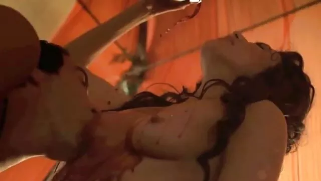 A loira com mamas enormes fica site pornodoido facial. -