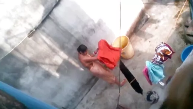 Acabei tudo nas mamas dela! quero assistir vídeo de pornô