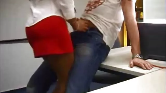 Su entrou no momento perfeito. Eu hotel videos porno a 3 o esperma dele dentro de mim,