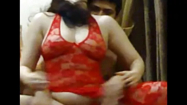 A puta vídeo pornô de mulher dormindo gira faz broches em vídeo Amador.